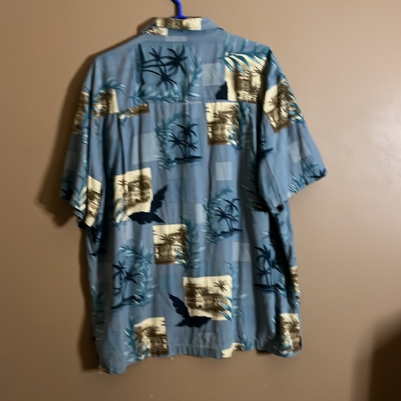 100% silk vacation style shirt palm trees. B6 - Picture 5 of 5